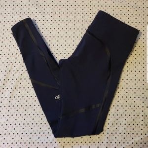 SOLD Alo yoga dark navy and black leggings small